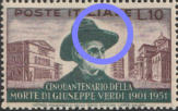 “ macchia bianca lungo tutta la falda del cappello “