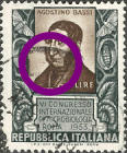 “ punto bruno nel fondo a sinistra del mento “