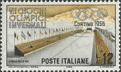 Stadio della neve, grigio e giallo arancio.