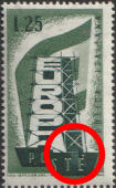 “ macchia tra T e E di POSTE “