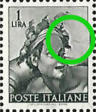 “ tratto grigio nel fondo a destra dei capelli “