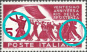 “ puntino rosso sotto il braccio della prima persona ” e " tratto bianco nella gamba dell’ ultima persona ”