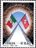 Bandiera italiana e svizzera u binario, policromo.