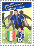 Giocatore stilizzato e scudetto, policromo.
